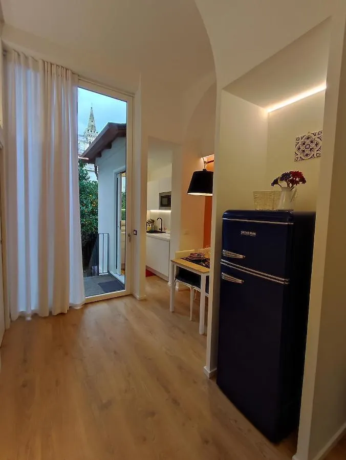 Dania Apartment location